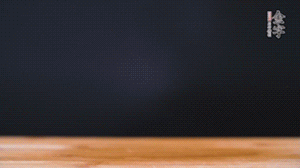 老豆腐切小塊。