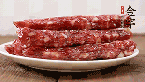 金字香腸切小段備用。