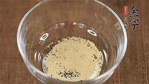 純牛奶溶解稀釋酵母。