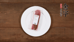 筍剝?nèi)ネ鈿?，切滾刀塊。