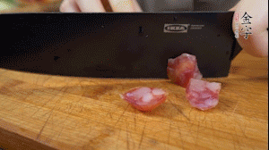 【餡料】3.金字土香腸、香菇切小丁。