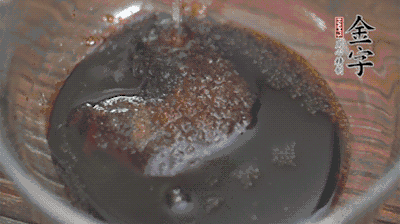 調(diào)配醬汁：耗油、生抽、老抽、糖、鹽、清水?dāng)嚢杈鶆颉?>
					</div>
					<span>步驟 3/5</span>
					<p>調(diào)配醬汁：耗油、生抽、老抽、糖、鹽、清水?dāng)嚢杈鶆颉?/p>
				</li><li>
					<div   id=