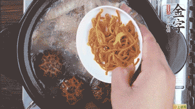 放蟲草花再煮10分鐘。