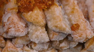 茄子撈出后放入雞精和XO醬拌均勻。
