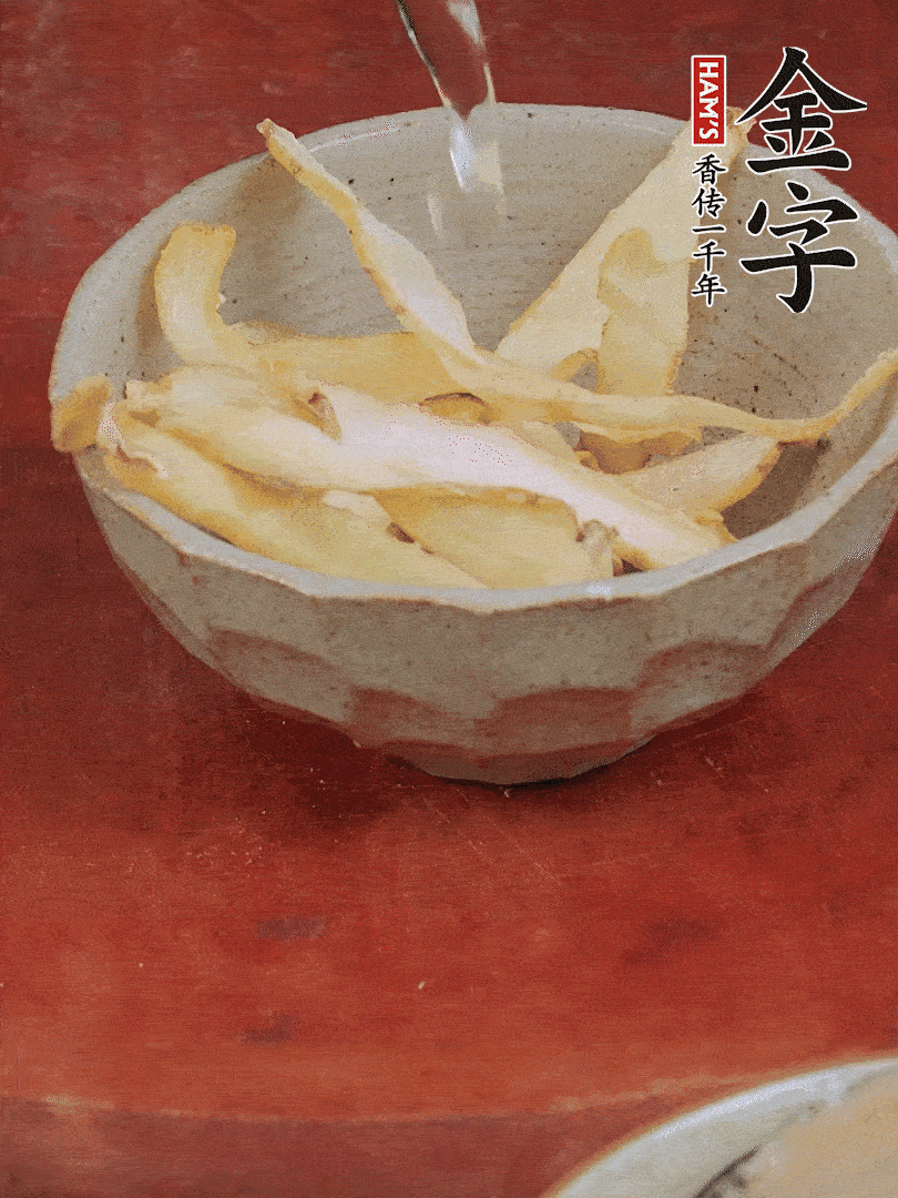 玉竹、花菇分別清水泡發(fā)。