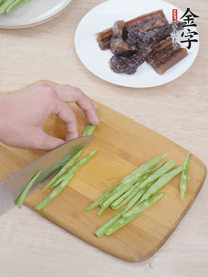四季豆切絲。