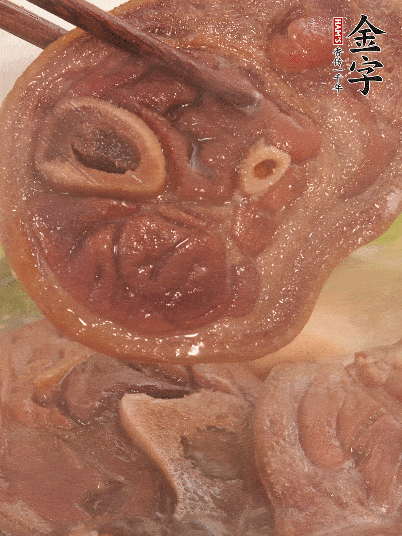 大火燒開后，調(diào)成小火燜煮30分鐘，煮至蓮藕軟糯。