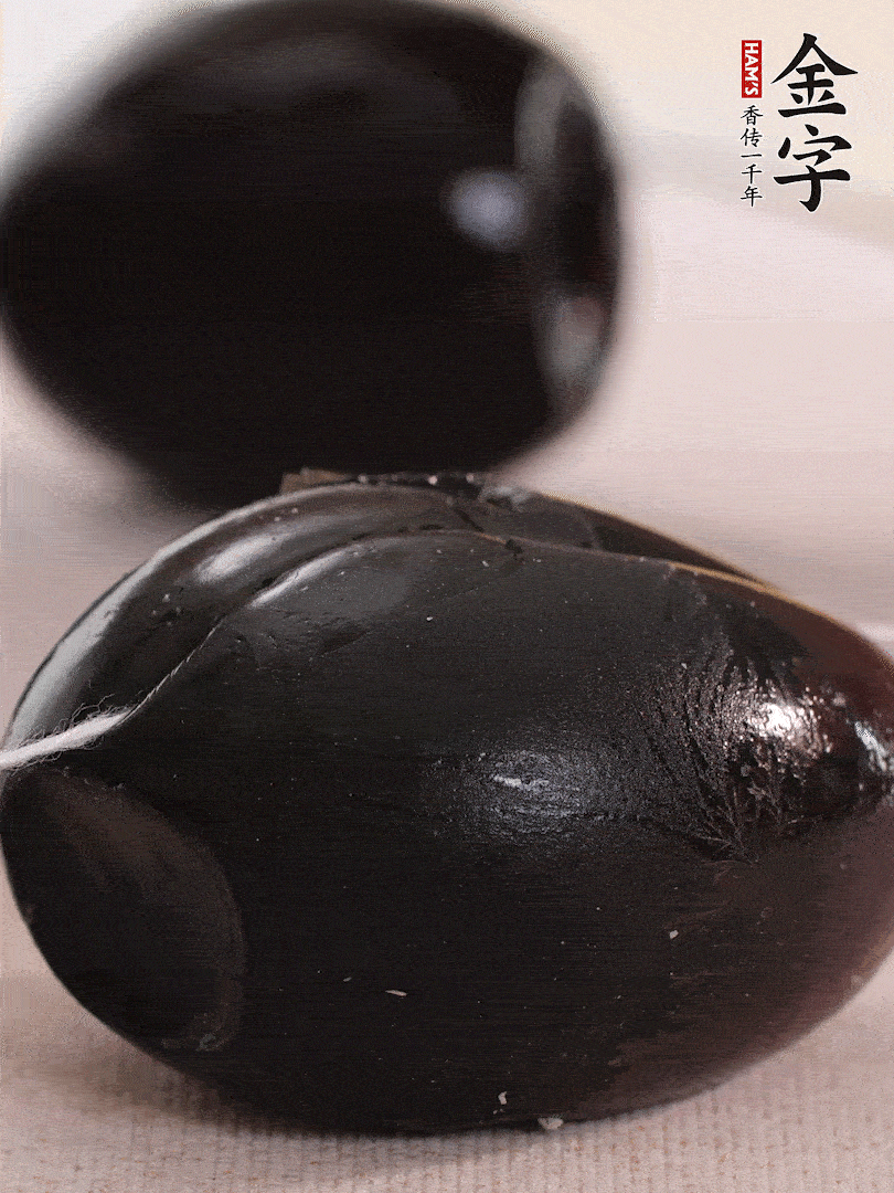 娃娃菜金針菇去跟洗凈，皮蛋改刀。