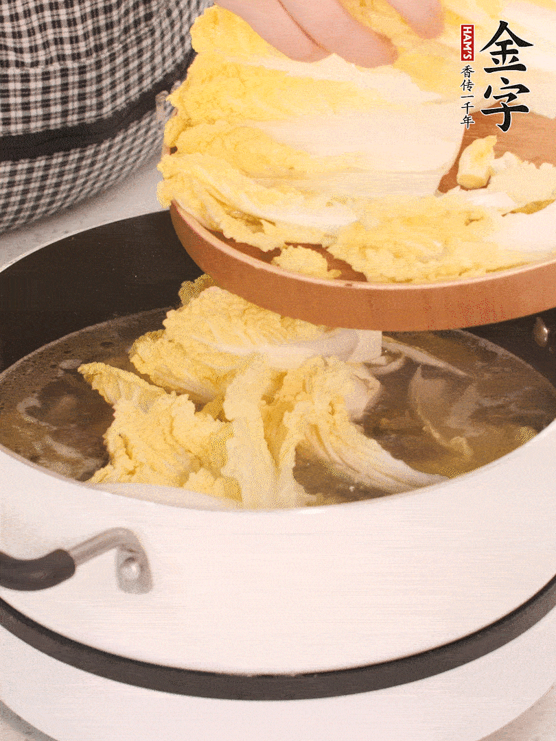 放入娃娃菜、金針菇再燉煮5分鐘。