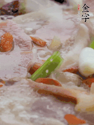 最后下枸杞、蒜白。