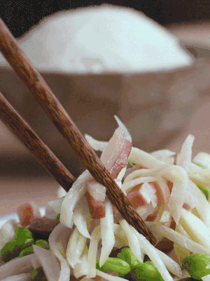 加一點(diǎn)清水炒至斷生。