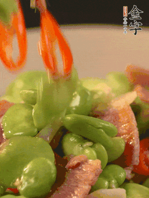 加清水略微煮2分鐘即可出鍋。