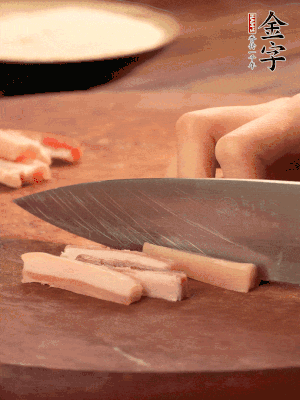 金字淡咸肉切丁。