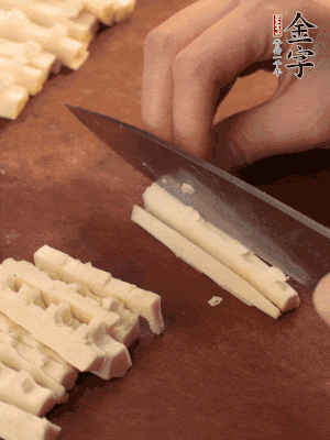 春筍、香菇分別切丁。