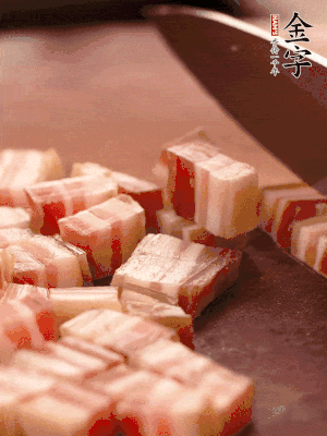 金字淡咸肉切小丁。