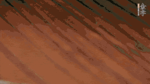 待水沸騰，煮到湯圓浮起，碗中加點(diǎn)豬油、生抽、蔥花就可以了。