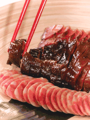 香腸、醬肉適合切片、醬鴨適合切塊。