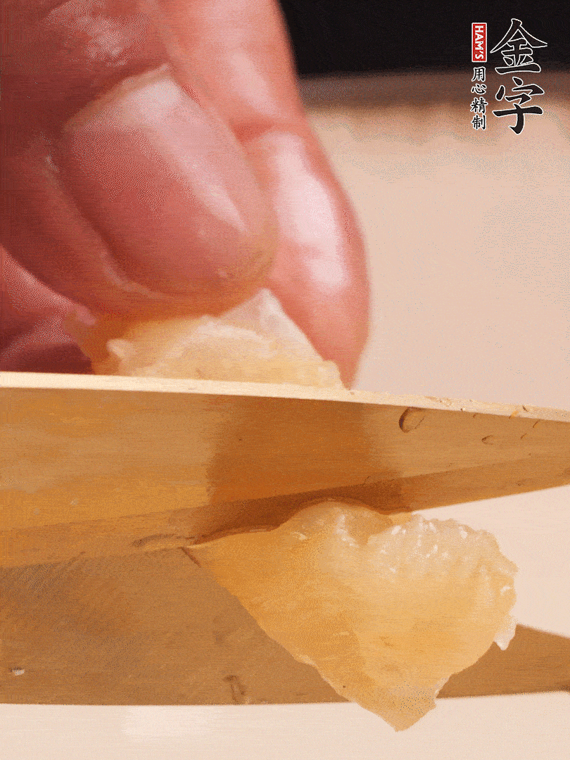 取出放入清水中，清洗表面，再剪成小段