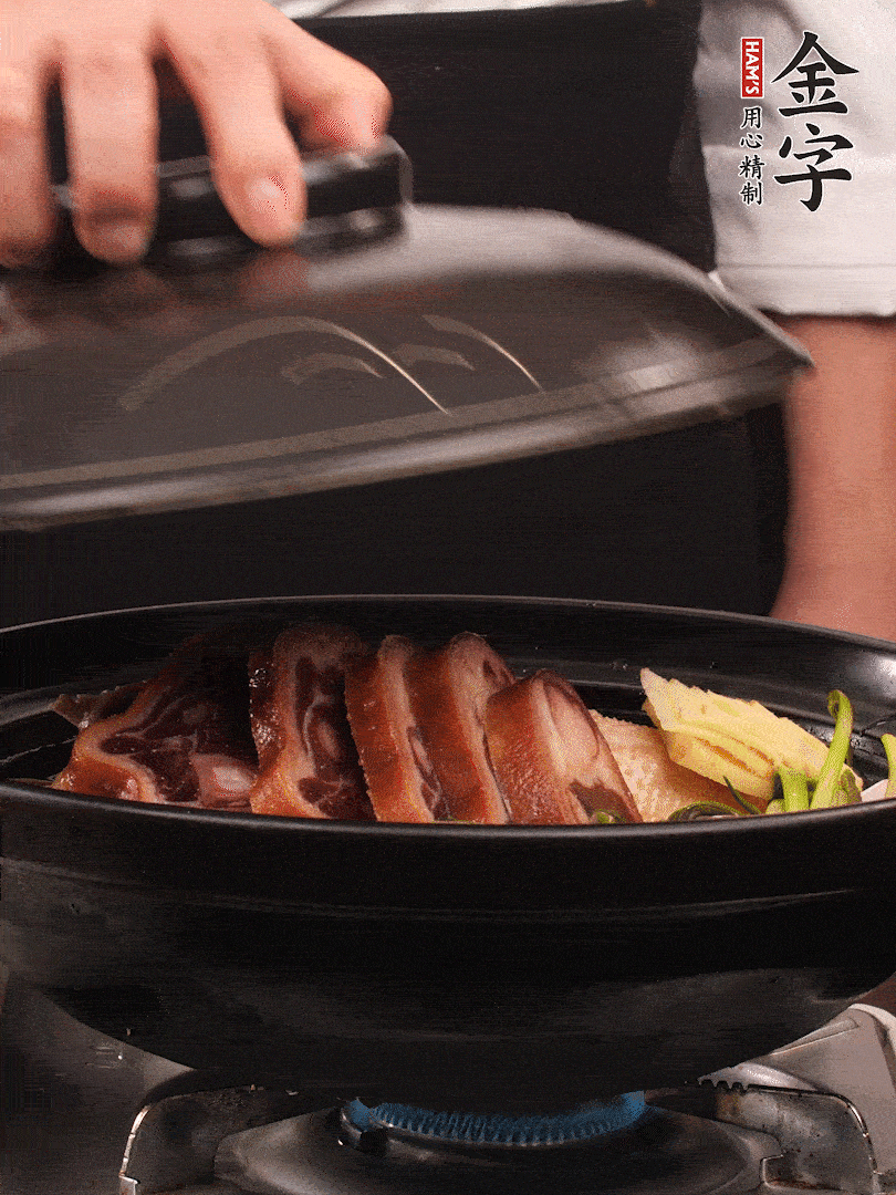 砂鍋蓋蓋子密封，大火燒開后轉小火，燜煮2小時