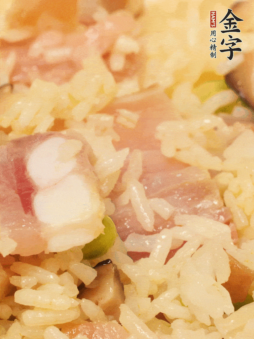 下米飯、蝦米繼續(xù)翻炒