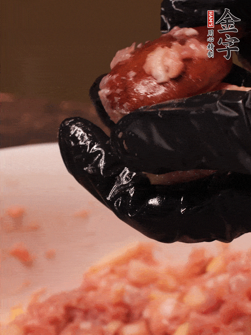 攪拌上勁，15g食用油，再攪拌一下，分成30g小圓球，冰凍1小時(shí)