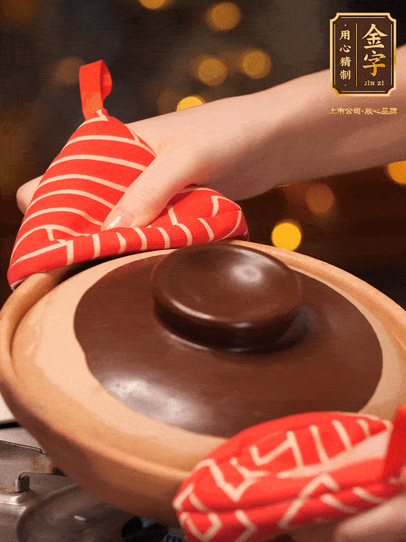 想要有嘎嘣脆鍋巴的關(guān)鍵（傾斜砂鍋，讓每個(gè)側(cè)邊都均勻加熱一分鐘）