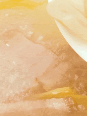 金字咸肉、火腿、春筍 通通放入鍋中小煮30分鐘