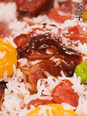 調(diào)醬汁，把蠔油：生抽：老抽：香油按1:2:1:0.5的比例。