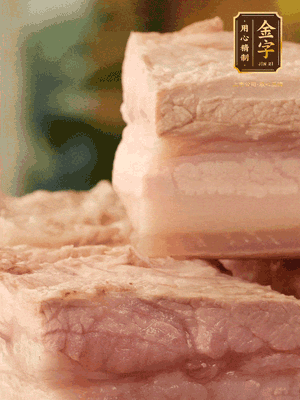 改刀切成立方塊，棉繩綁緊