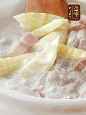 開蓋后放春筍，小火慢篤20分鐘左右，出鍋后盛出。