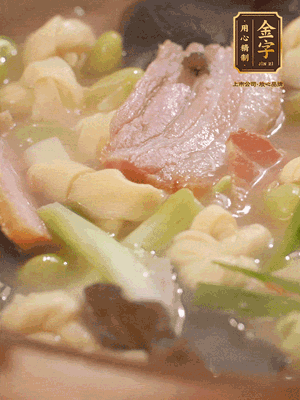 最后加一點(diǎn)蠔油、雞精調(diào)味