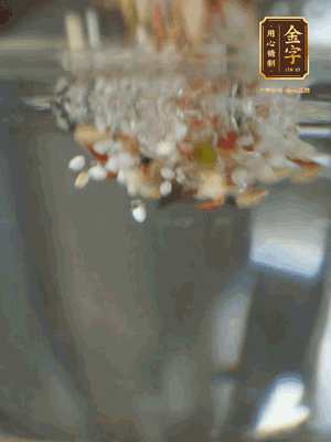 雜糧提前浸泡6小時，洗凈后下砂鍋