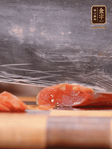 臘腸蒸熟，切片備用