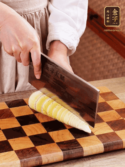 春筍切片，焯水1分鐘