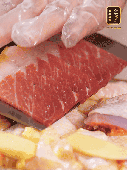 碼上金字火腿片，上鍋蒸足40分鐘